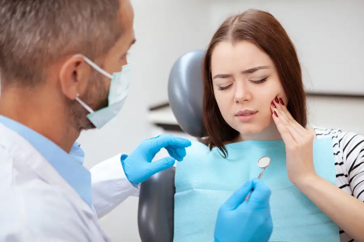 common types of dental emergencies & what to do